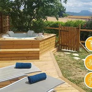 https://cottage-combet-gite-climatise-avec-jacuzzi.hotels-rhonealpes.com